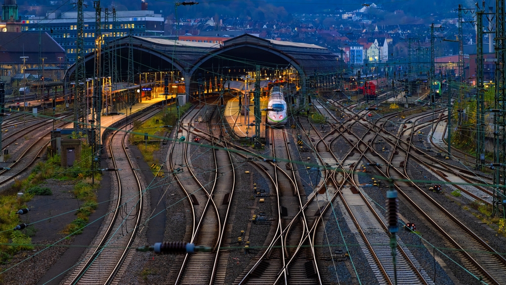 The network of signals guides the trains safely.