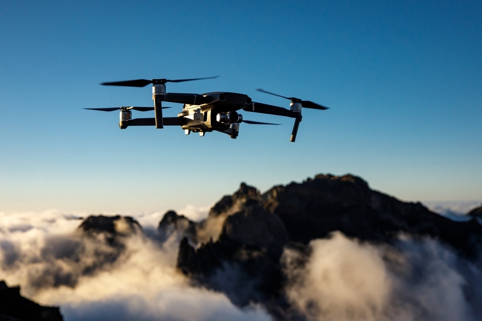 High-performance AI drone computer IBOX-604-G2 integrated into a UAV for autonomous navigation and real-time vision AI analytics with GMSL-2 and 3-axis accelerometer.